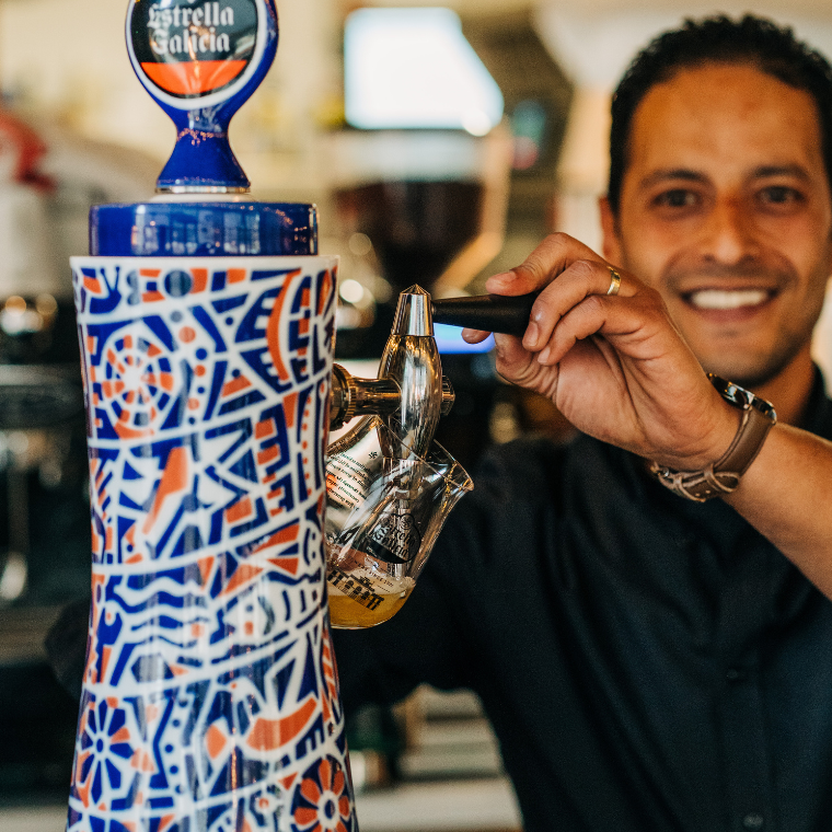 Gypsy Kings Singer Joins El Cerdo for New Year’s Eve